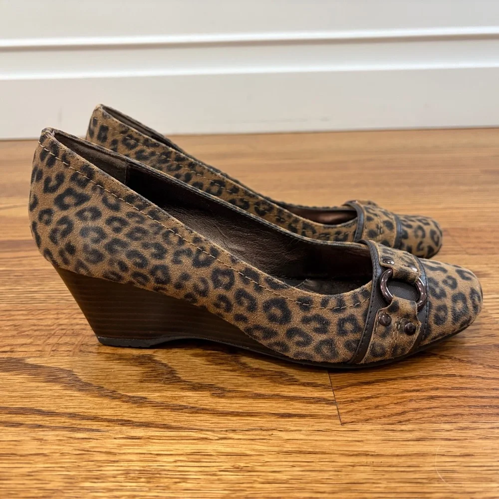 NWOB Sofft Leopard Wedge Shoes